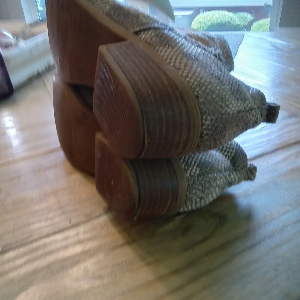 Bare Traps Grafton Almond Snakeskin Ankle Boots Size 8.5 - Picture 9 of 15